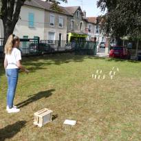 Jeu de Molki dans le parc de la médiathèque 